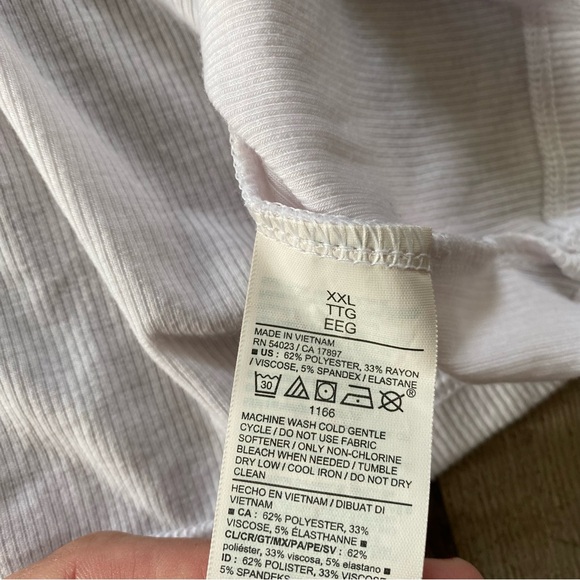 NWOT Old Navy UltraLite Rib-Knit Racerback Tank Top - Picture 8 of 13
